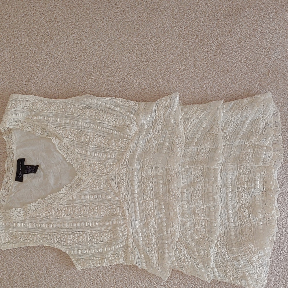 Fully lined lace top, size S